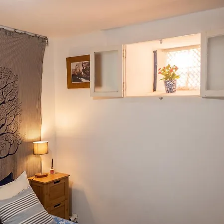 Charming In Lisbon, 40 M², Ideal For A Couple Apartment *