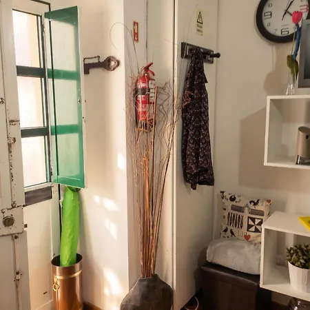 Charming In Lisbon, 40 M², Ideal For A Couple Apartment *